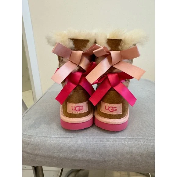 UGG Bailey Bow II Water Resistant Genuine Shearling Boot Toddler Size 9 - Picture 3 of 5